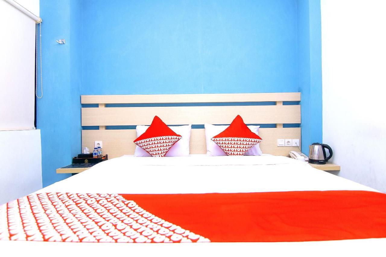 Oyo 592 Budget Hotel By The Harbour Padang  Exteriör bild